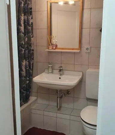 Zentral Gelegene, Ruhige 1 Am Park - Self Check In Appartamento *