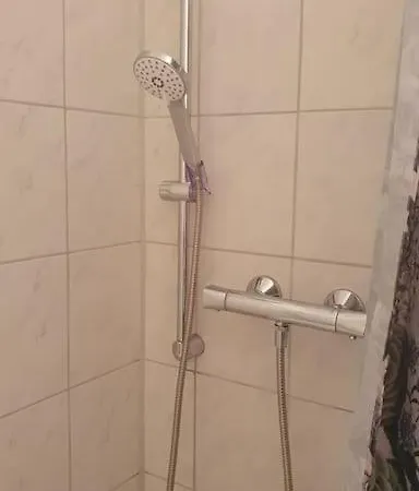 Zentral Gelegene, Ruhige 1 Am Park - Self Check In דירה קיל