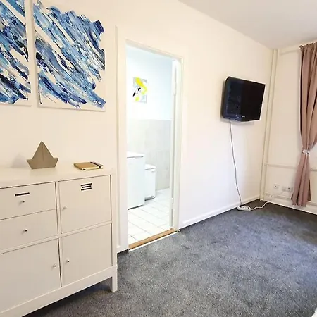 Zentral Gelegene, Ruhige 1 Am Park - Self Check In Apartment Kiel